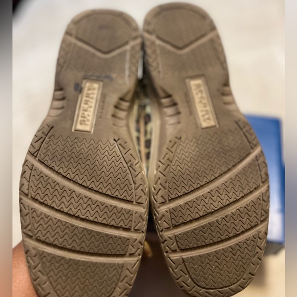 Cheetah youth sperrys - Picture 4 of 6